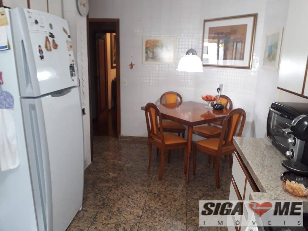 Apartamento à venda com 3 quartos, 232m² - Foto 16