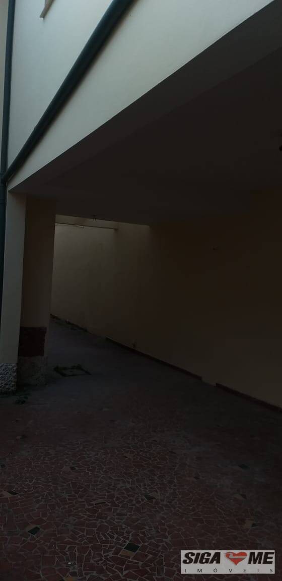 Casa para alugar com 4 quartos, 250m² - Foto 22