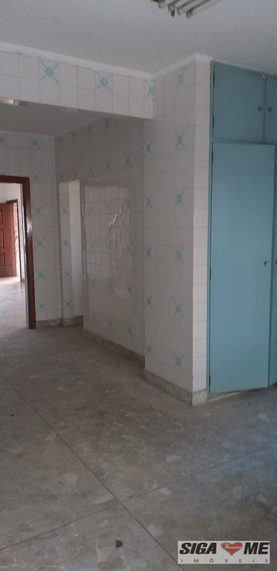 Casa para alugar com 4 quartos, 250m² - Foto 25