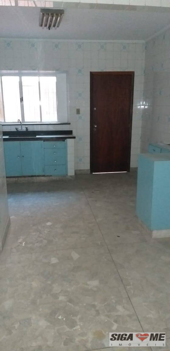 Casa para alugar com 4 quartos, 250m² - Foto 31