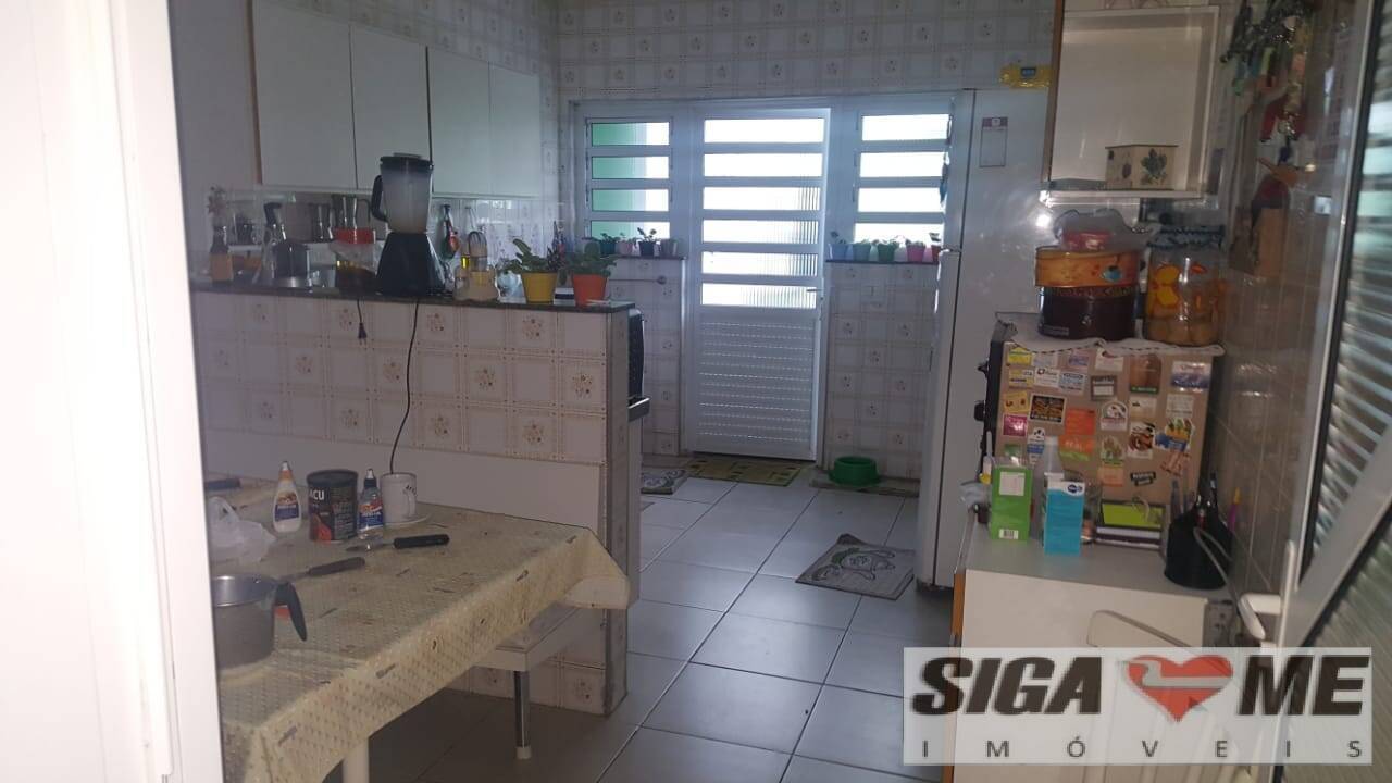 Casa à venda com 3 quartos, 240m² - Foto 3