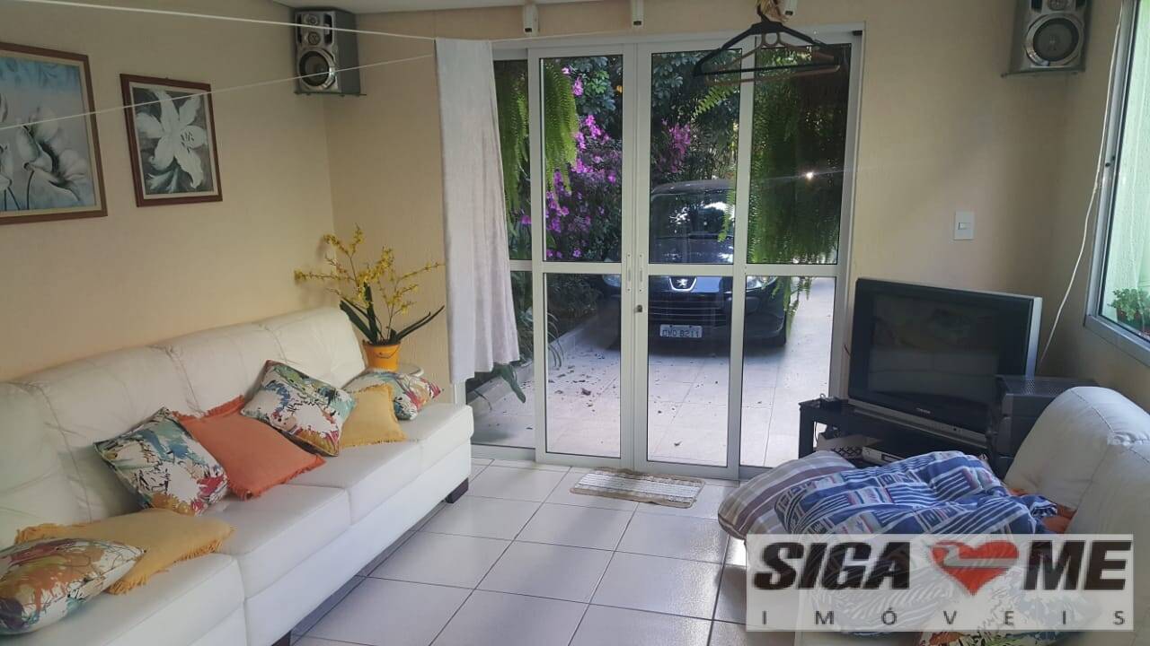 Casa à venda com 3 quartos, 240m² - Foto 2