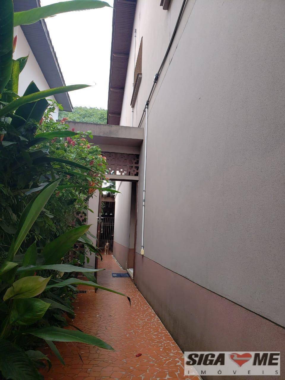 Casa à venda e aluguel com 3 quartos, 320m² - Foto 3