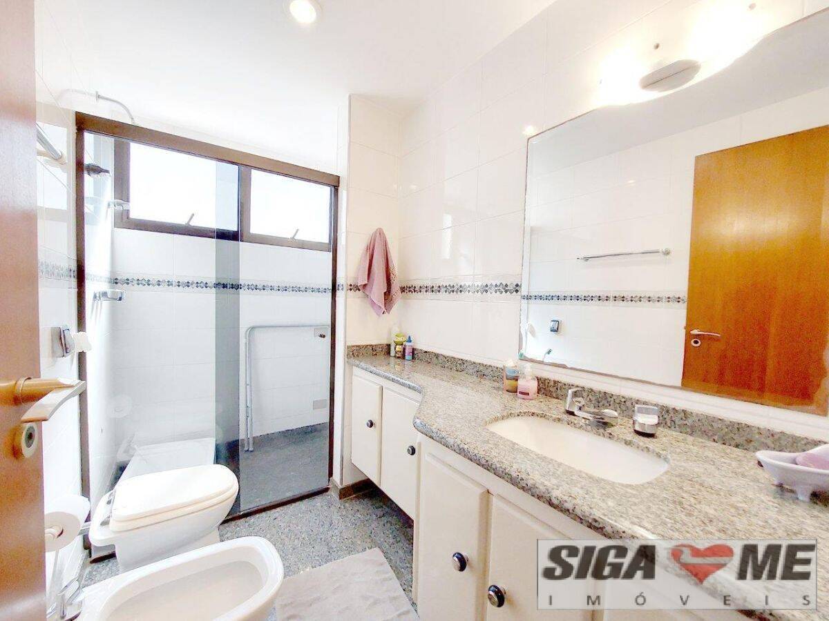 Apartamento à venda com 4 quartos, 226m² - Foto 19