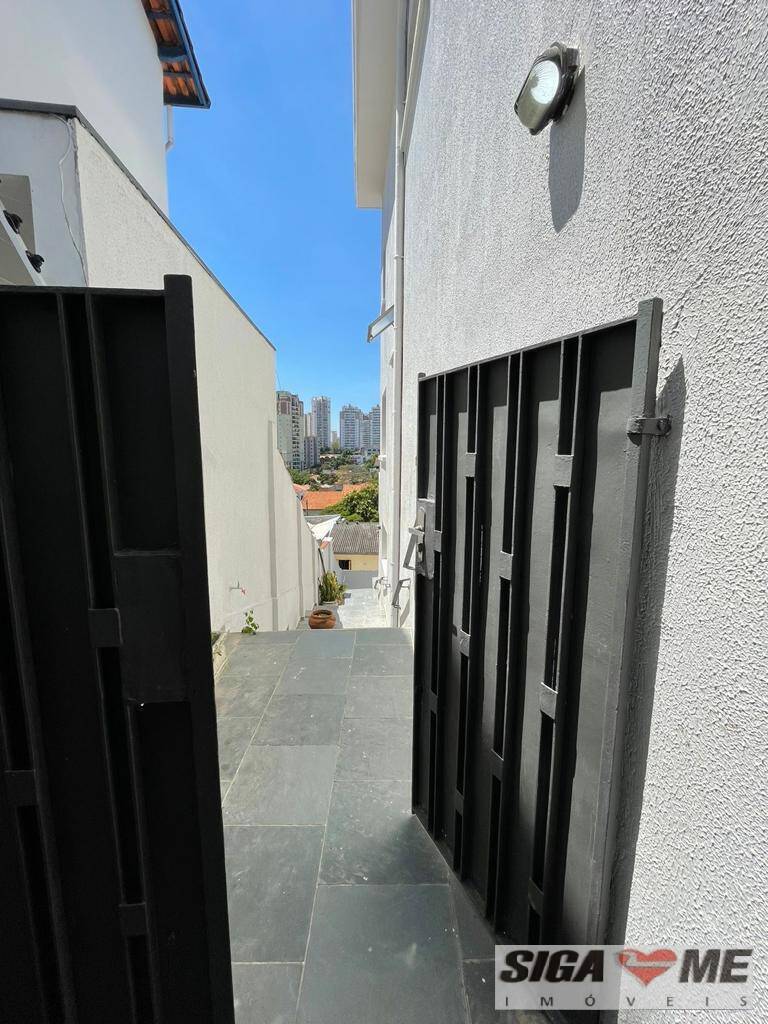 Casa à venda com 4 quartos, 220m² - Foto 2