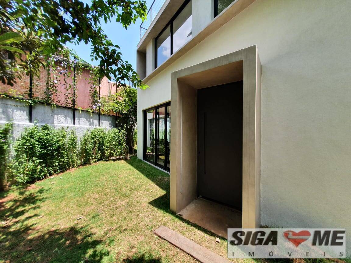 Casa à venda com 3 quartos, 318m² - Foto 1