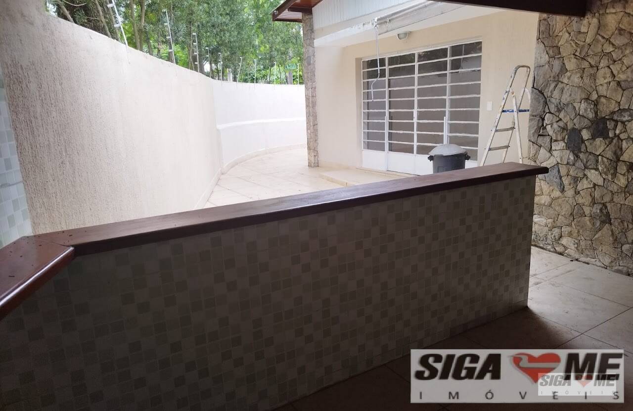 Casa para alugar com 3 quartos, 230m² - Foto 4