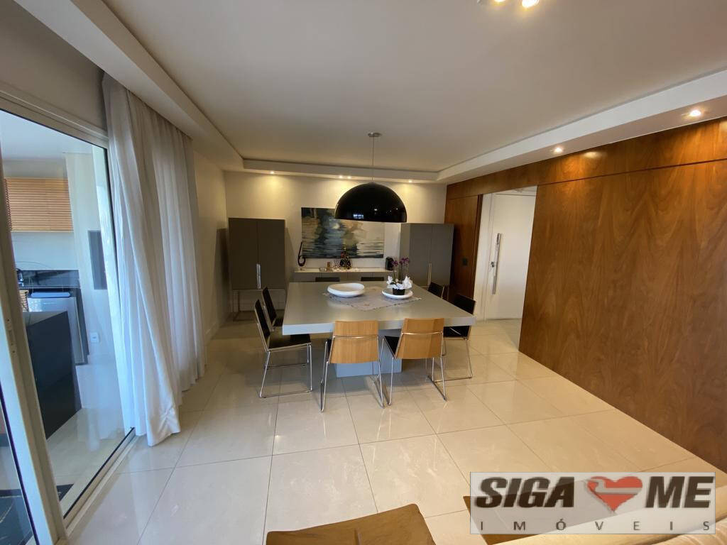 Apartamento à venda com 3 quartos, 160m² - Foto 2