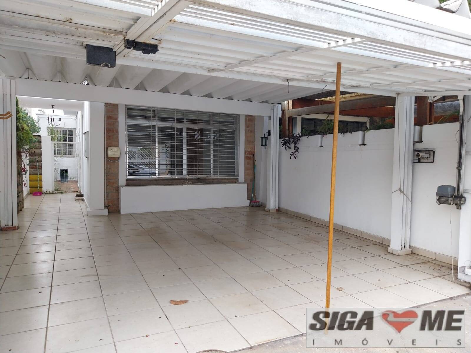 Casa à venda com 3 quartos, 180m² - Foto 1