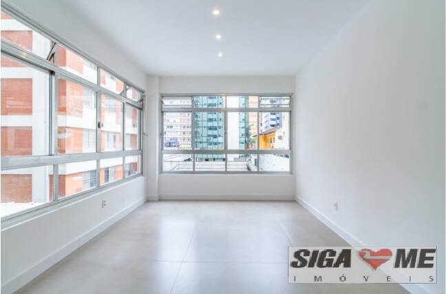 Apartamento à venda com 3 quartos, 143m² - Foto 2