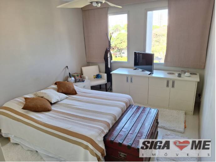 Apartamento à venda com 3 quartos, 140m² - Foto 2