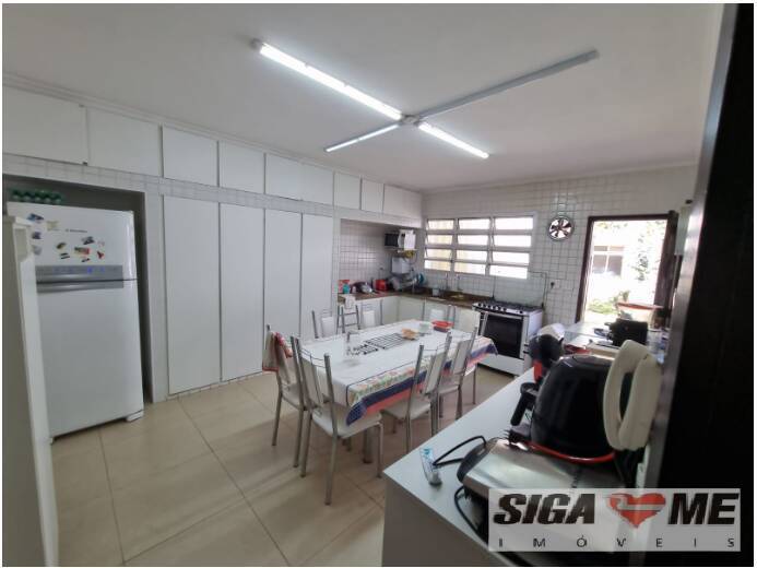 Casa à venda com 5 quartos, 300m² - Foto 9