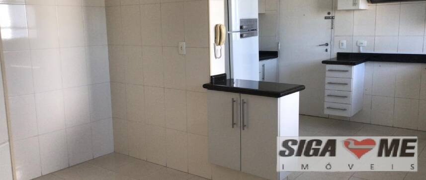 Apartamento para alugar com 4 quartos, 240m² - Foto 2