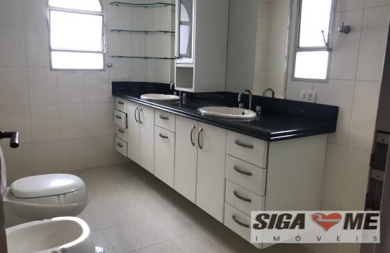 Apartamento para alugar com 4 quartos, 240m² - Foto 13