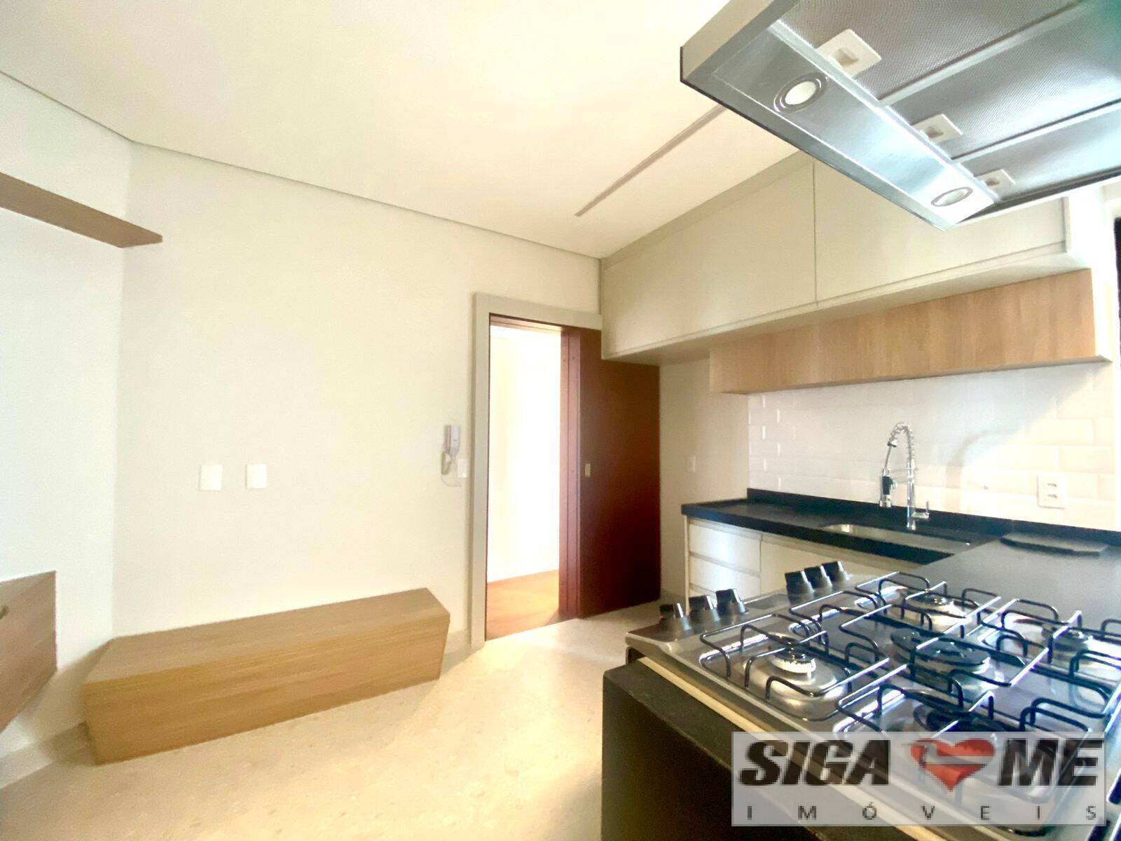 Apartamento para alugar com 3 quartos, 218m² - Foto 11