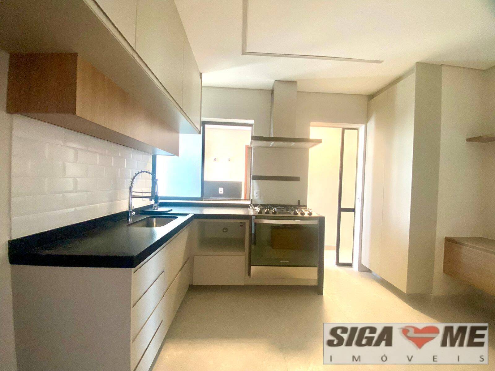 Apartamento para alugar com 3 quartos, 218m² - Foto 12