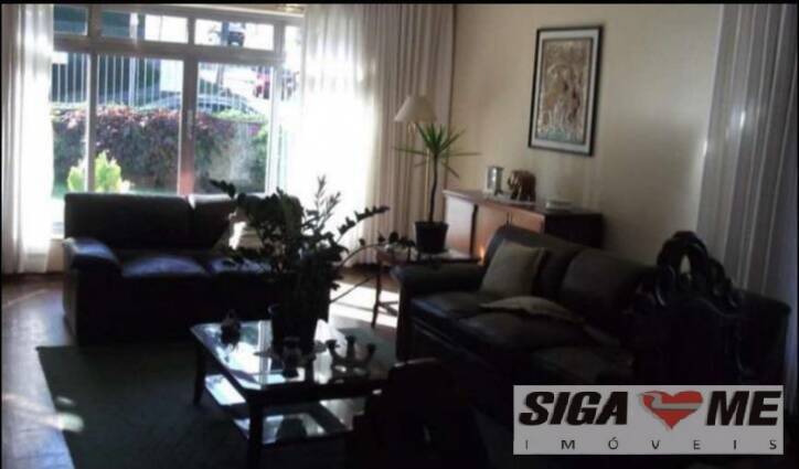 Casa para alugar com 4 quartos, 400m² - Foto 1