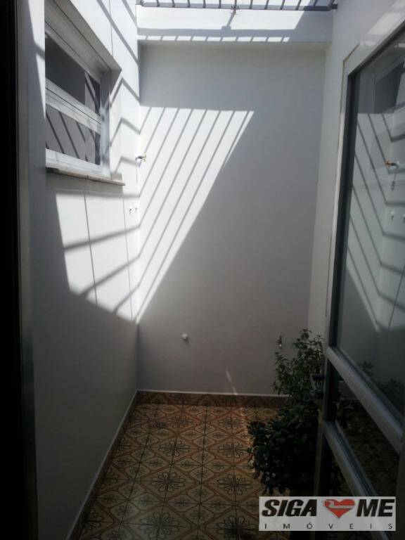 Sobrado à venda com 4 quartos, 360m² - Foto 1