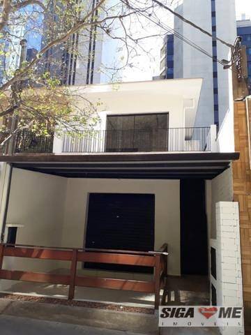 Casa para alugar com 2 quartos, 210m² - Foto 1