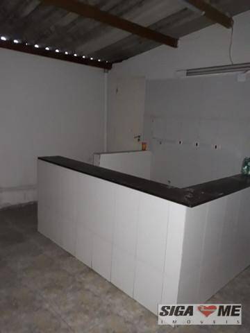 Casa para alugar com 2 quartos, 210m² - Foto 2