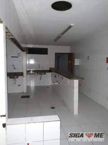 Casa para alugar com 2 quartos, 210m² - Foto 3